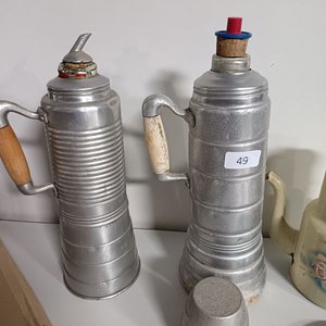 Lote de Termos de Aluminio, Tetera Esmaltada y Candelabro - imagen 2