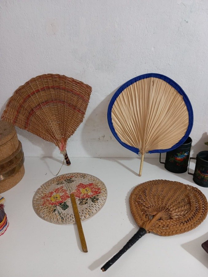 Colección de artículos decorativos y útiles - imagen 6