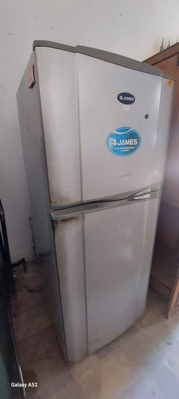 Heladera con congelador en buen estado - imagen 3