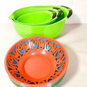 Juego de 9 Ensaladeras y Paneras Plásticas de Colores - imagen 3