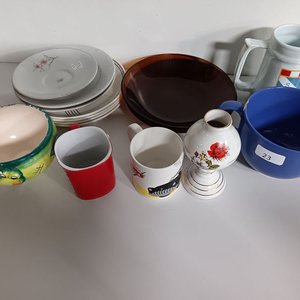 Lote de Vajilla Variada: Tazas, Platos y Jarra - imagen 10