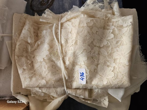 Lote de Encaje y Tela Beige para Manualidades o Decoración
