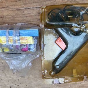 PISTOLA DE PEGAR SILICONA POXILINA ETC - imagen 2