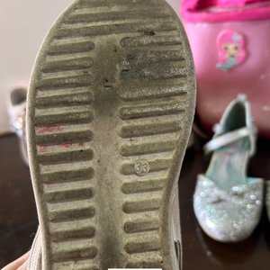 Lote de Calzado Infantil Talle 33: Zapatillas, Botas y Zapatos Brillantes - imagen 3