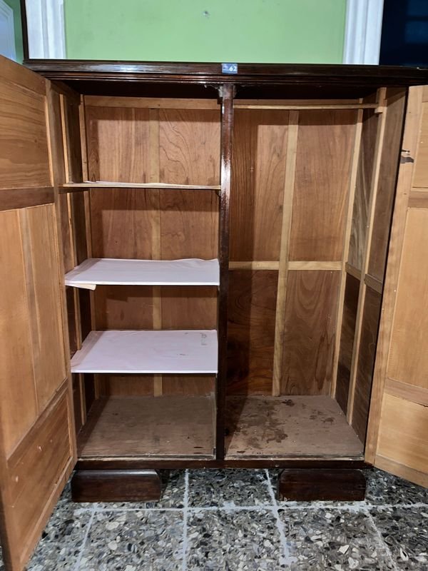 Antiguo RoperO de Madera con 2 Puertas