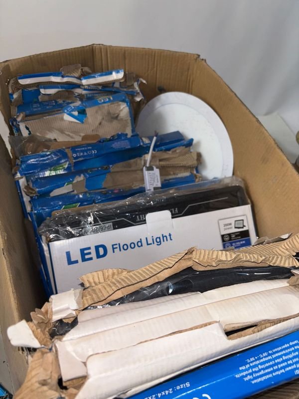 Luzes LED en cajas de diferentes tamaños - imagen 4