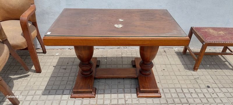 Lote anterior: Mesa auxiliar tipo Tudor en madera
