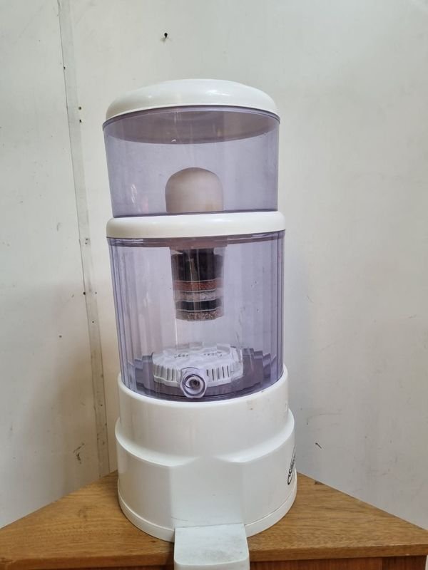 Lote siguiente: Bidones con Filtros de Agua