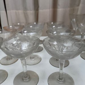 Juego de Cristalería Fina: Copas Verdes y Transparentes, Jarras y Decantador Val Saint Lambert - imagen 17