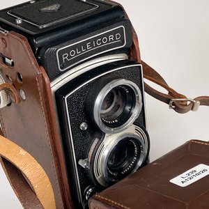 Cámara Fotográfica Antigua Rolleicord con Estuche de Cuero - imagen 3