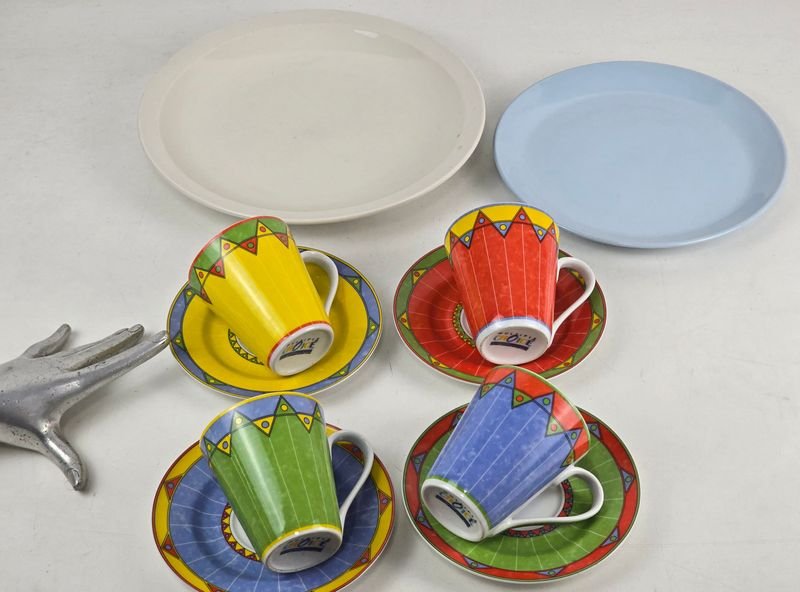 Juego de 4 Tazas con Plato "Multiple Choice" y 2 Platos "Johnson of Australia"