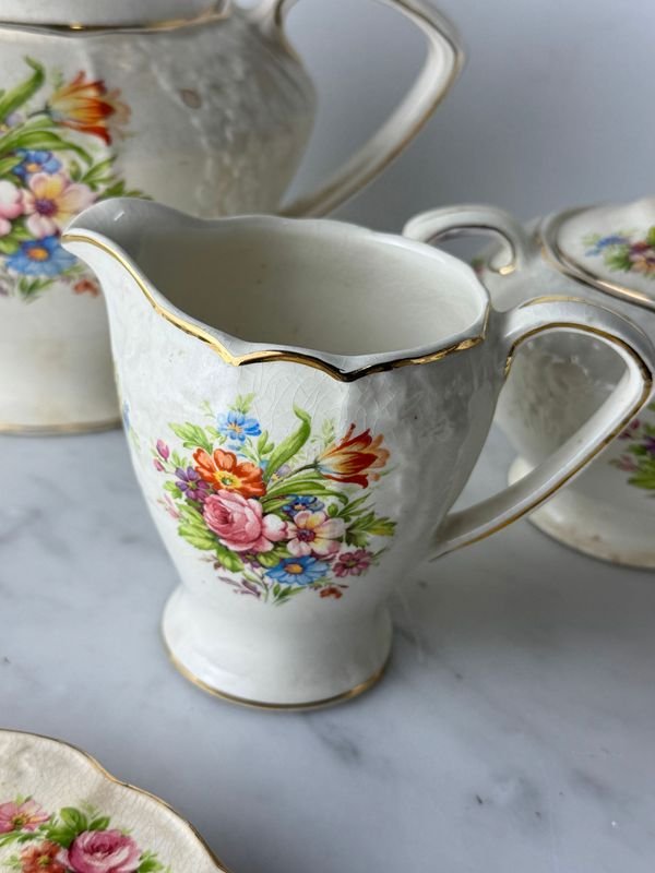 Servicio de té en loza inglesa con decoración floral - imagen 7