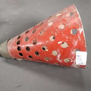 Araña Vintage de Tres Luces Rojas con Tulipas Caladas - imagen 3