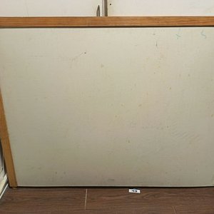 pizarrón blanco para marcador con marco de madera con faltante. Medias: 129 cm x 99 cm - imagen 3