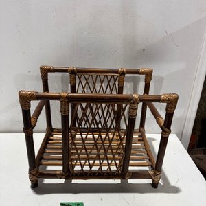 Lote siguiente: Revistero de Mimbre Estilo Rústico