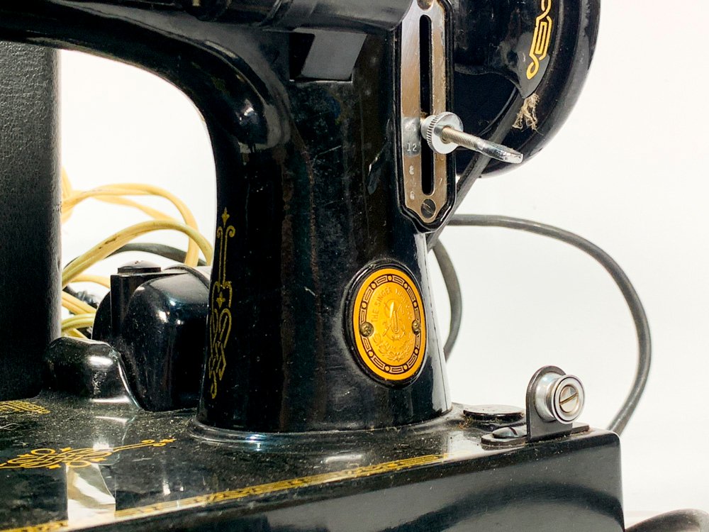 Máquina de coser Singer portátil y con pedal - imagen 3