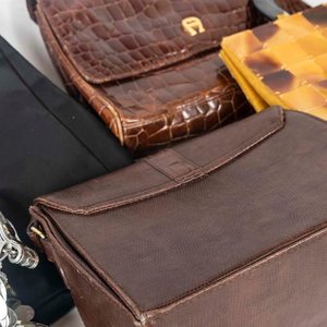 Lote de 5 Carteras Variadas de Mujer - imagen 2