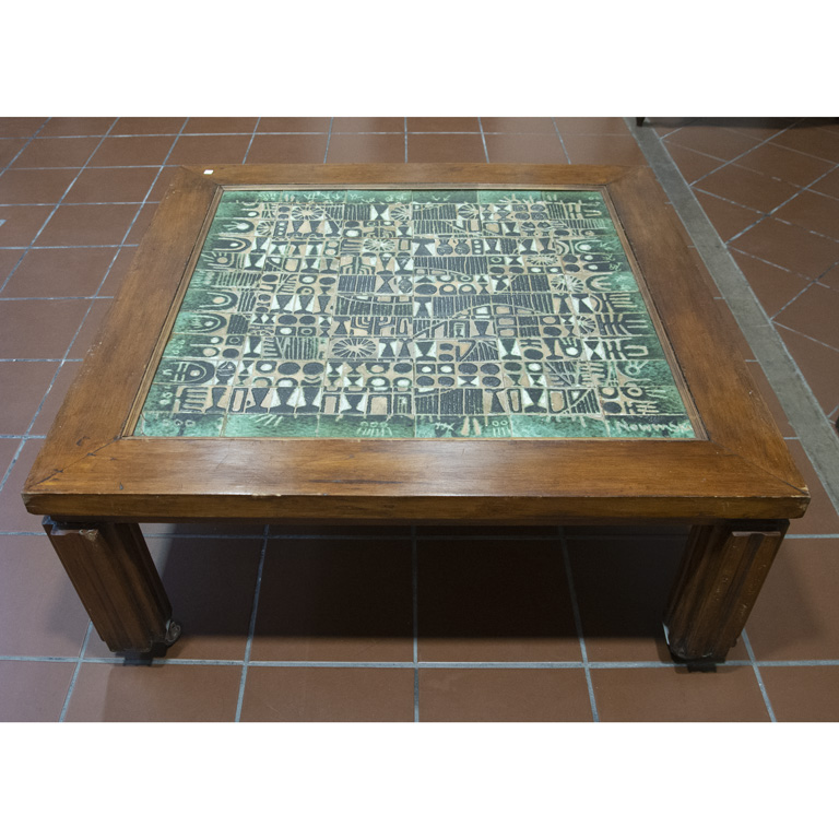 Jaime Nowinsky. Mesa. Cerámicay madera, 173 x 162 x 46, alguna placa con fisura