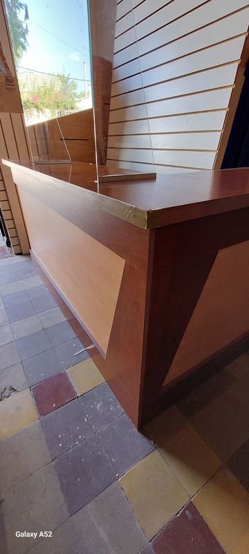 Mostrador en madera de excelente estado - imagen 8