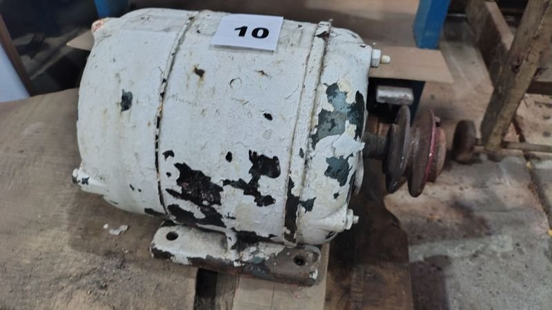Motor en mal estado para reparación o reciclaje - imagen 2
