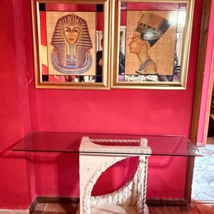 Mesa de Arrimo con Tapa de Vidrio y Base Estilo Piedra - imagen 2
