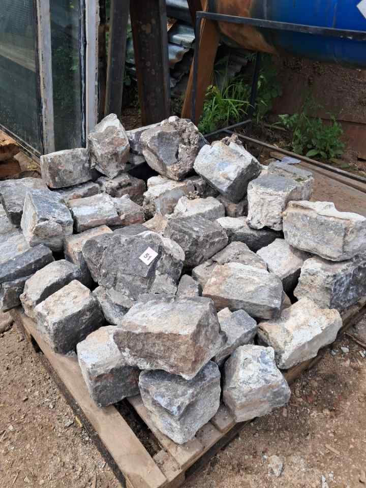Lote de Piedras para Construcción o Decoración