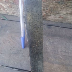 Cuchilla de Hoja Negra con Mango Plateado - imagen 2