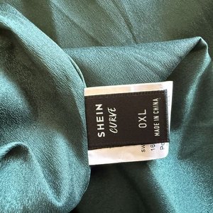 Vestido SHEIN Curve Verde Esmeralda Talla 0XL con Encaje - imagen 2