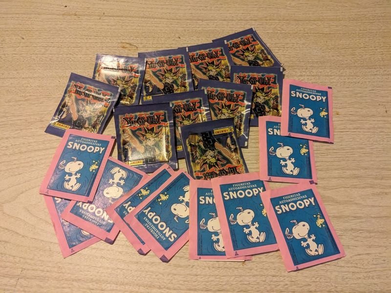 Lote siguiente: Sobres de figuritas Snoopy y Yu-gi-oh!