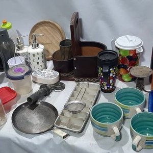 Lote Variado: Termo, Tazas, Jarras, Utensilios de Cocina y Pelota Inflable - imagen 3
