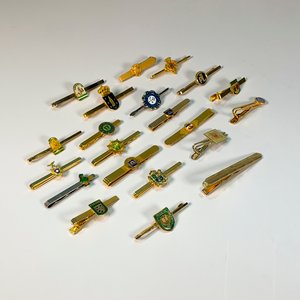 Lote siguiente: Lote de 21 Pasatiempos Dorados con Escudos Decorativos