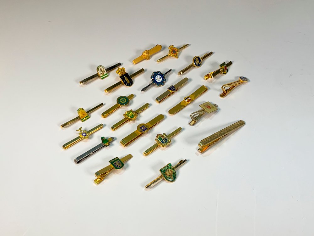 Lote de 21 Pasatiempos Dorados con Escudos Decorativos