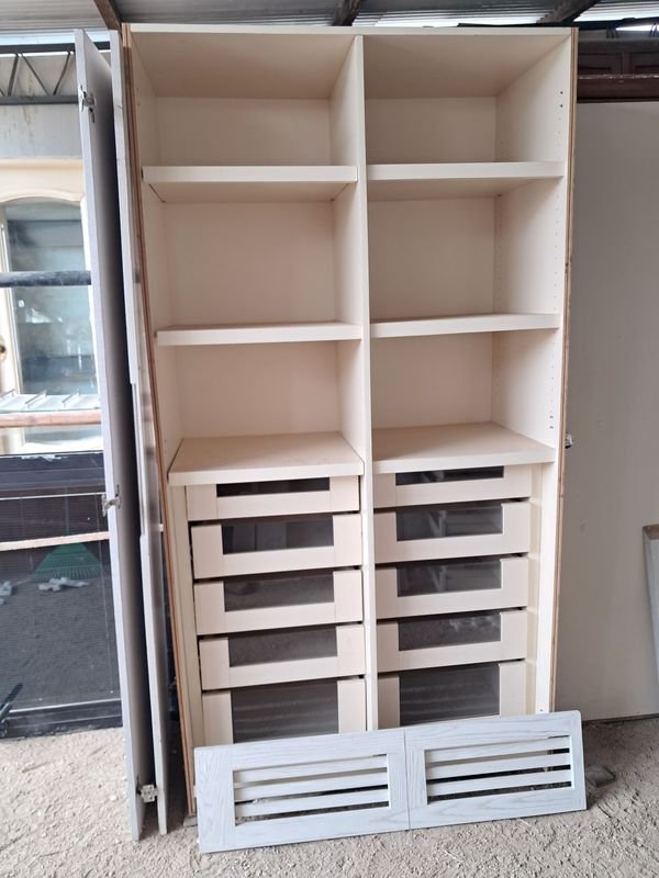 Placard Blanco Roble con 10 Cajones y Puertas Batientes