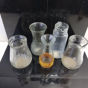 Conjunto de 5 Piezas Decorativas de Vidrio: Floreros y Jarra - imagen 2