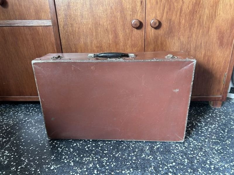 Lote siguiente: Valija forrada en cuero de alta calidad