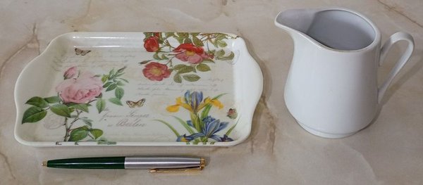 Decoración de loza blanca con diseño floral para desayuno - imagen 1