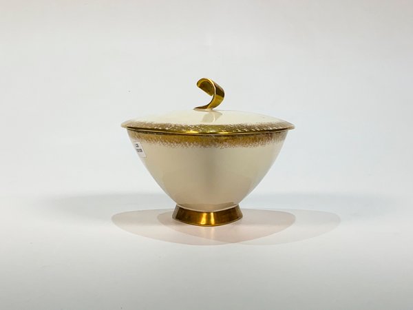 Bombonera Triangular de Porcelana Bavaria con Guarda Dorada - imagen 1