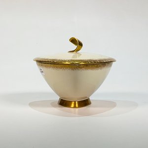 Bombonera Triangular de Porcelana Bavaria con Guarda Dorada - imagen 1