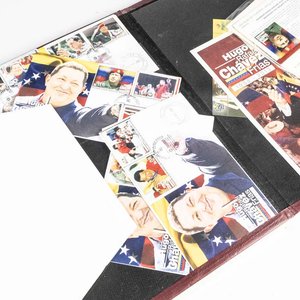 Carpeta Conmemorativa Hugo Chávez República Bolivariana de Venezuela: Sellos, Sobres y Postales - imagen 2