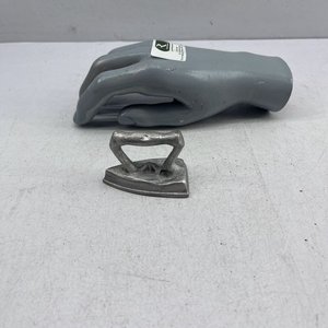 Lote anterior: Antigua Plancha de Aluminio para Puños y Cuellos