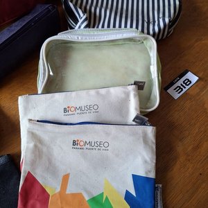 Lote de Neceser y Bolsos de Viaje de Varias Marcas y Colores - imagen 2