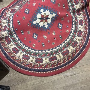 Lote siguiente: Alfombra Redonda Decorativa con Diseño Geométrico y Bordes Florales
