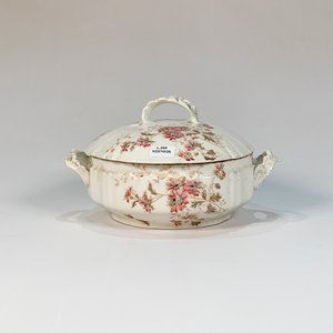 Salsera de Porcelana Limoges Blanca con Decoración Floral y Platillo - imagen 4