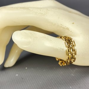 Conjunto de Joyería: Dije con Piedras Fantasía, Cadena Dorada y Anillo - imagen 3