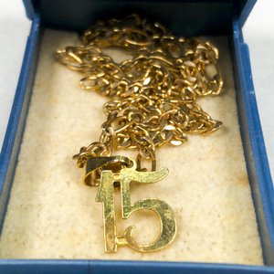 Cadena Enchapada con Dije "15" en Caja - imagen 1