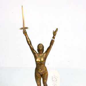Figura de Dama con Espada en Bronce, 37 cm, Firmada - imagen 3