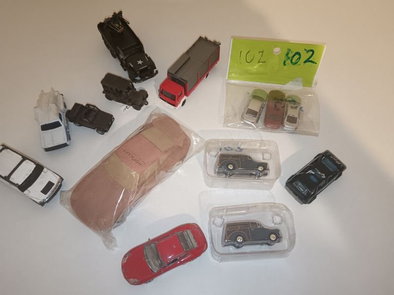 Lote siguiente: Colección de Modelos de Autos en Miniatura