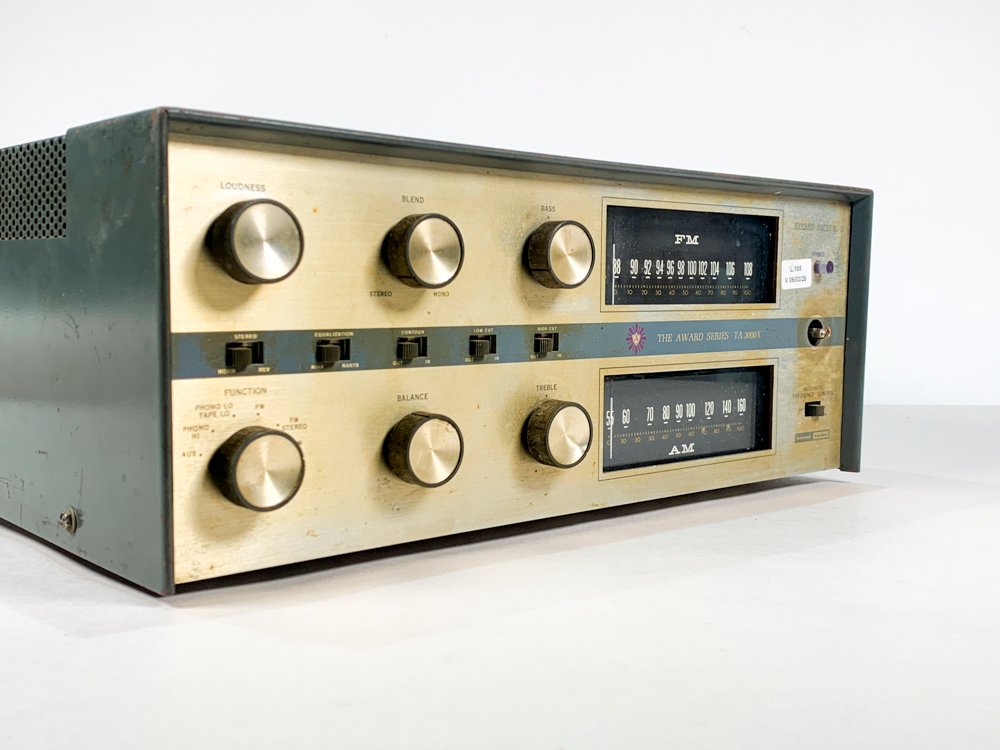 Radio de sobremesa Herman Kardon con mueble de chapa - imagen 2