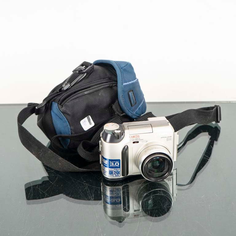 Lote anterior: Cámara digital Olympus con estuche para la venta