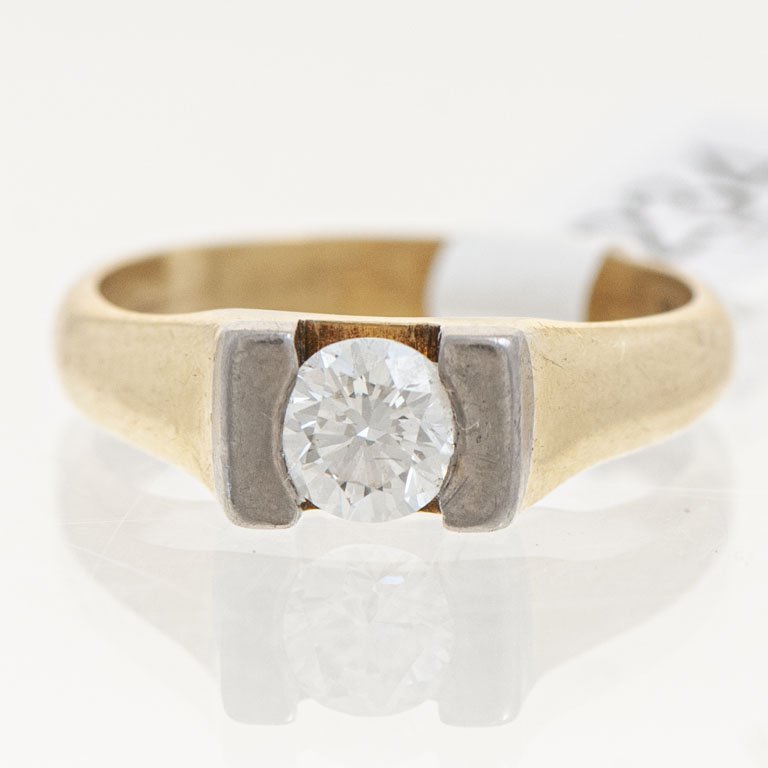 Lote anterior: Anillo de oro con brillante